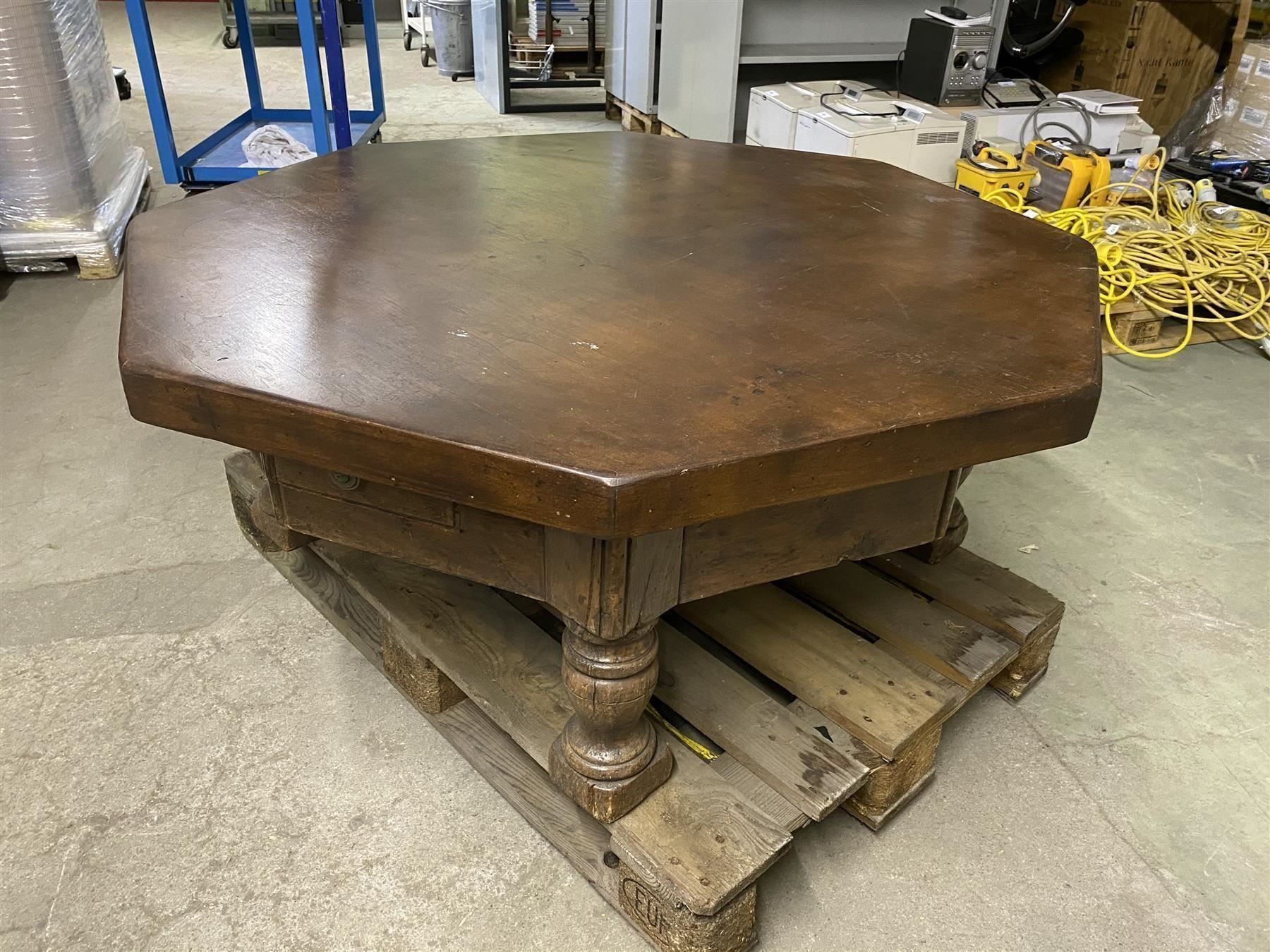 Tavoli: alter massivholz Couch-Tisch Schublade – Usato da Necker venduto da liq24 1