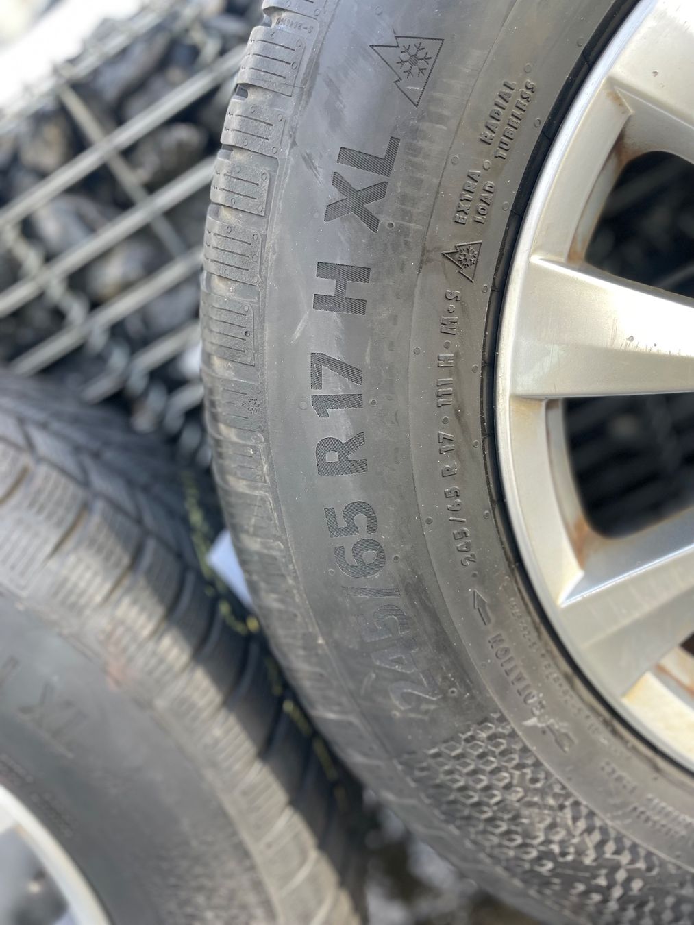 Volkswagen Pneus & Kompletträder: VW 17 Zoll Winter Kompletträder – Gebraucht aus Einsiedeln von VH_ 5