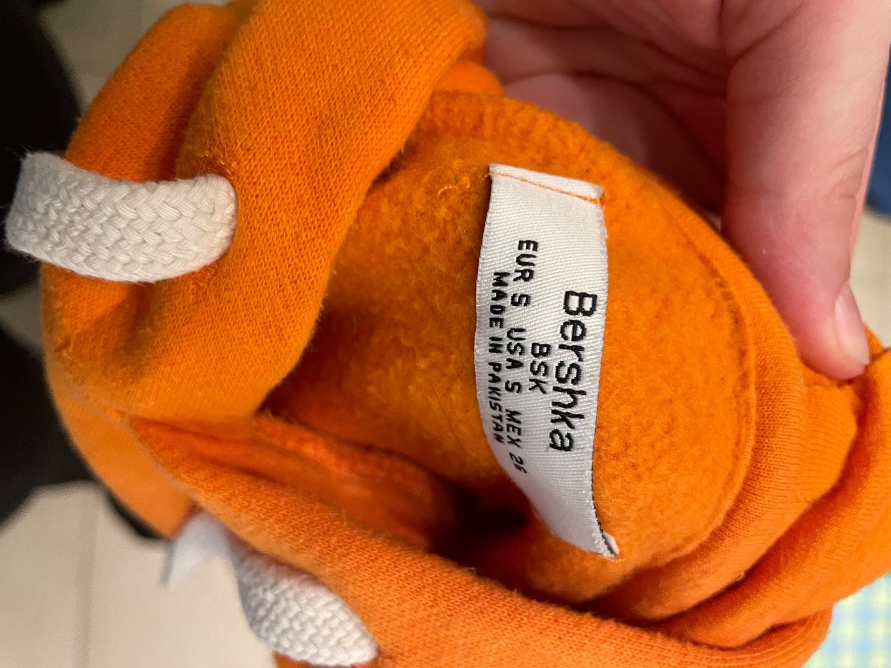 Bershka Maglioni & Felpe: Oranger Kapuzenpulli – Usato da Solothurn venduto da sil_g6ph 1