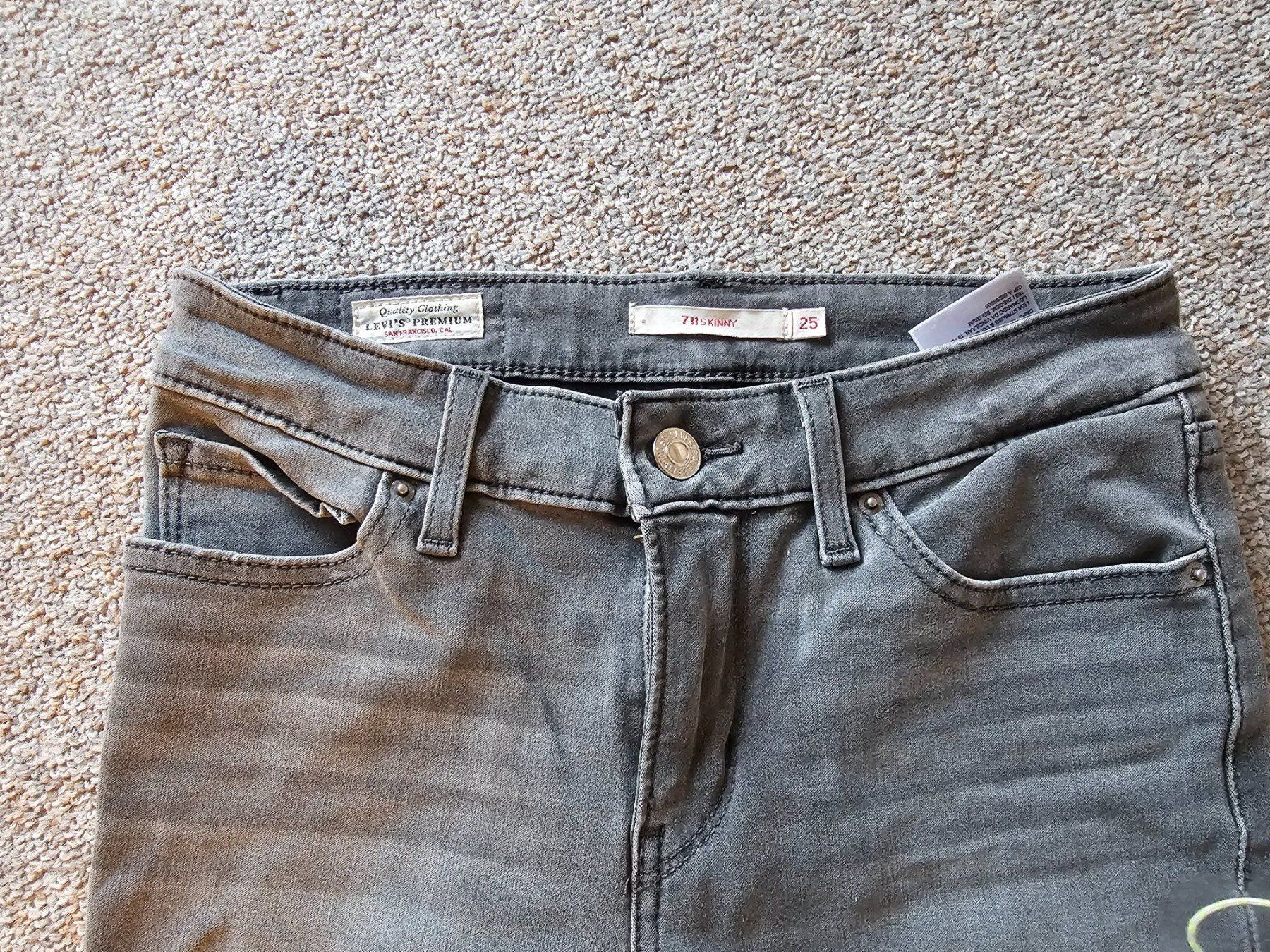 Levi's Jeans: Jeans Levis Skinny 711 – Usato da Horw venduto da KatharinaT 1
