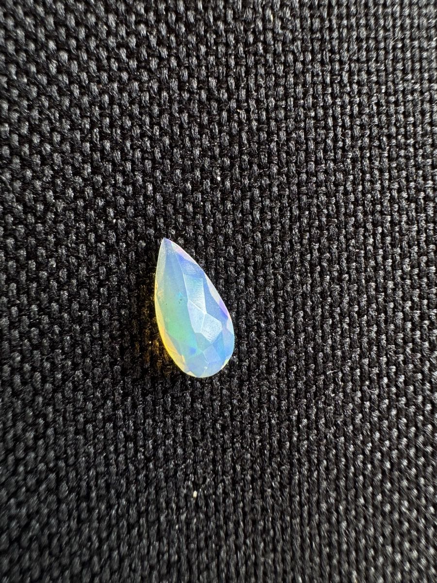 Pierres précieuses: Äthiopischer Opal 0.75 ct – Neuf avec emballage d'origine à Wängi par Horus90 2