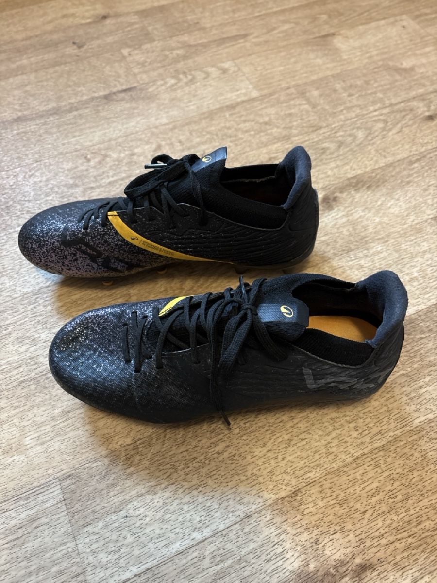 Scarpe per ragazzi: Fussball Schuh Grösse EU 40 – Usato da Neuenegg venduto da recob 1