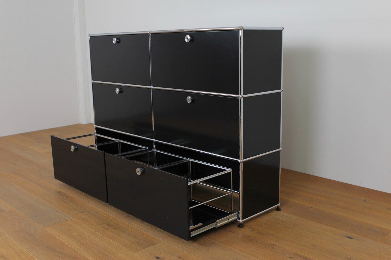 USM Scaffali: USM Haller Highboard Graphitschwarz – Nuovo (secondo la descrizione) da Affoltern am Albis venduto da StudioStandard 4