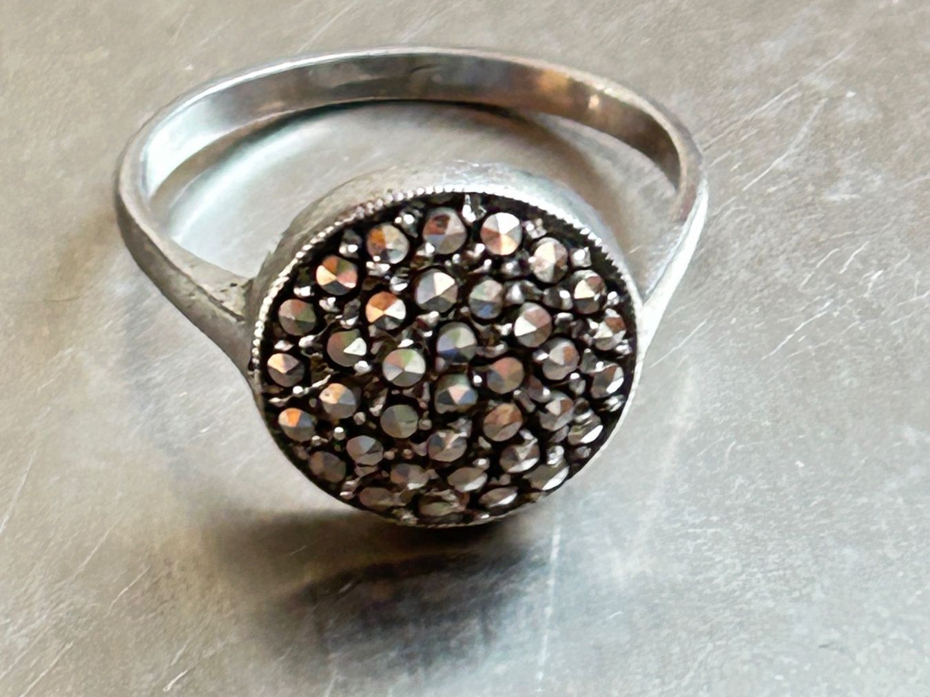 Anelli: Vintage Ring RUNDI Silber mit Markasiten (55) – Usato da Laufen venduto da Bellavitaboom