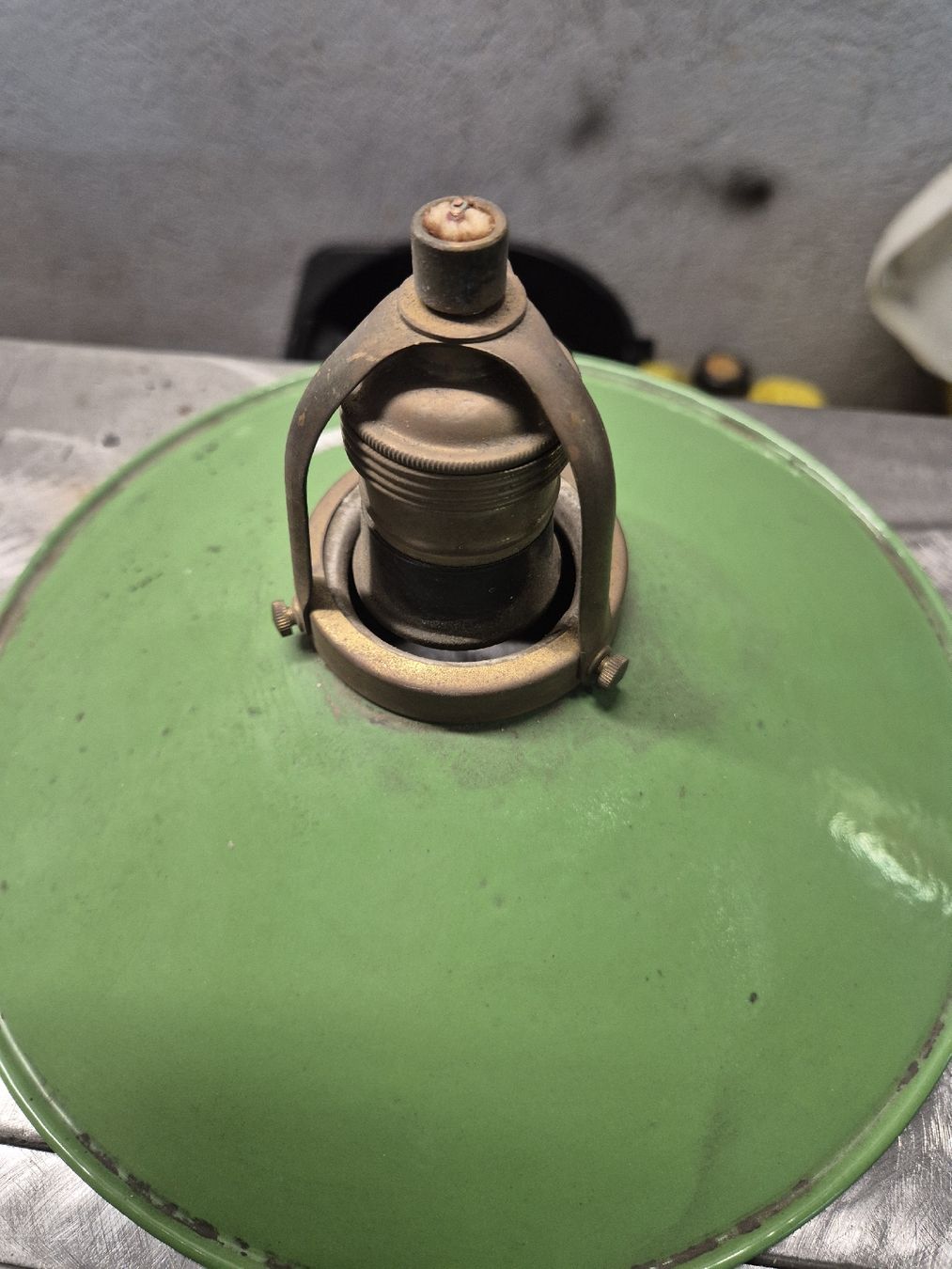 Lampen: Lampes d'atelier émaillées  – Defekt aus Le Locle von CHEGUA 2