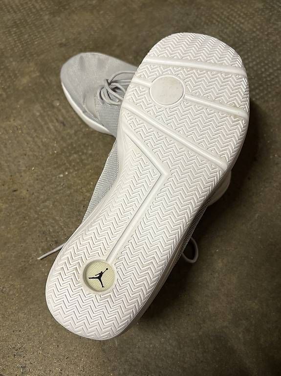 Scarpe da uomo: Sneakers NIKE JORDAN Eclipse Wolf Grey EU 45 – Usato da Basel venduto da Blindside 2