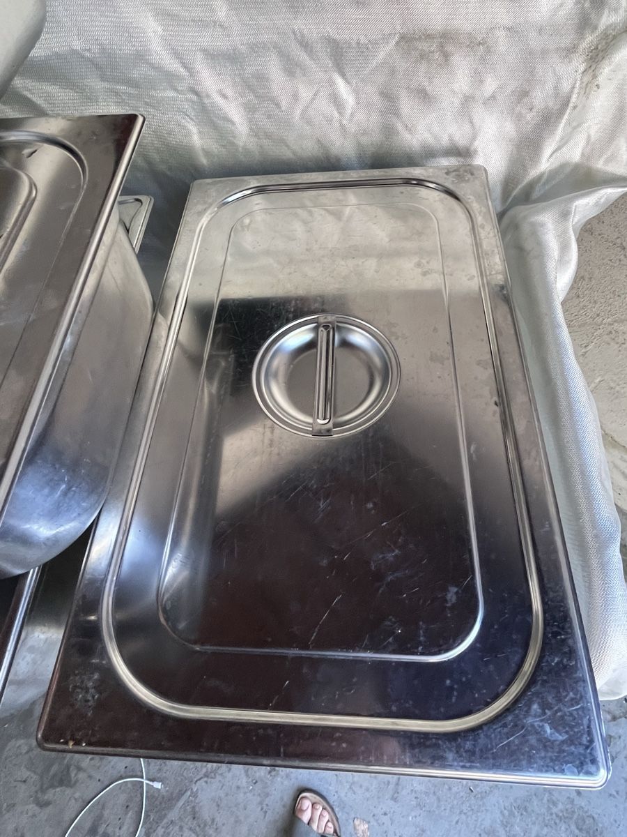 Cuisines complètes: 4 Stk GN 1/1 Behälter Set mit Deckel – D'occasion à Flaach par Auto6011 2