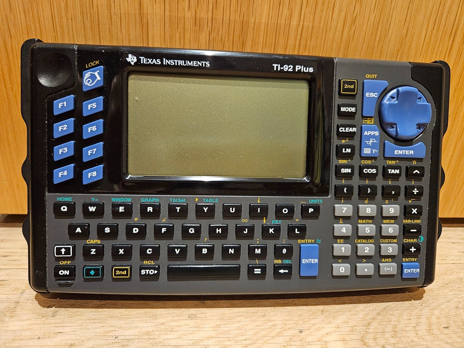 Texas Instruments Calculatrices: Texas Instruments 92 plus Rechner – D'occasion à Zürich par don_johnson31 1