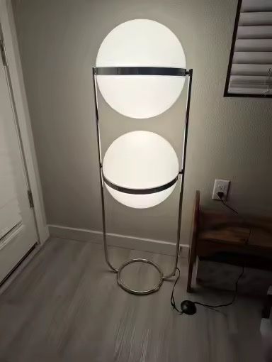 Lampen: Space Age Style Designklassiker Kugel Stehlampe! – Gebraucht aus Bern von Bellsjingle