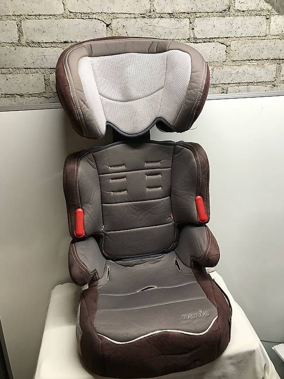 Seggiolini per auto: Autokindersitz 9-18 Kg – Usato da Boswil venduto da MaKoBo