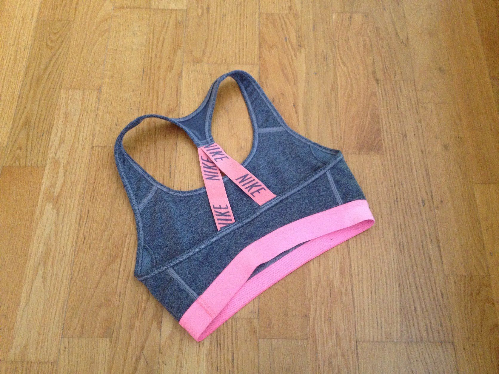 Nike Tops: Sport Top Nike – D'occasion à Dübendorf par Fip05 1