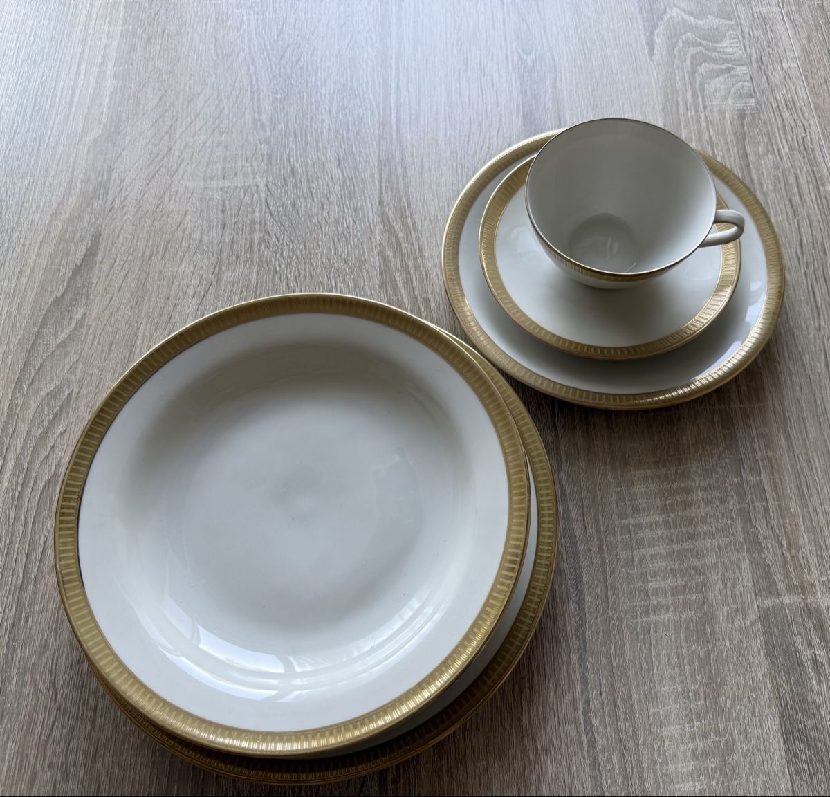 Winterling Set di piatti: Winterling Geschirr mit Goldrand – Usato da Hofstetten SO venduto da anja4114 1