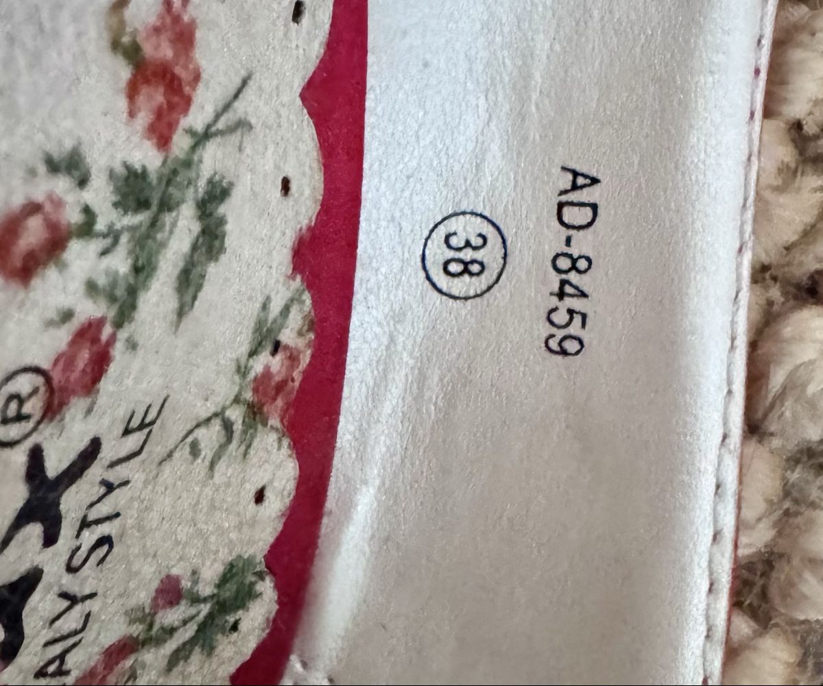 Scarpe da donna: Satin Damenschuhe rot Grösse 38 – Usato da Zollikofen venduto da AureusManus 3