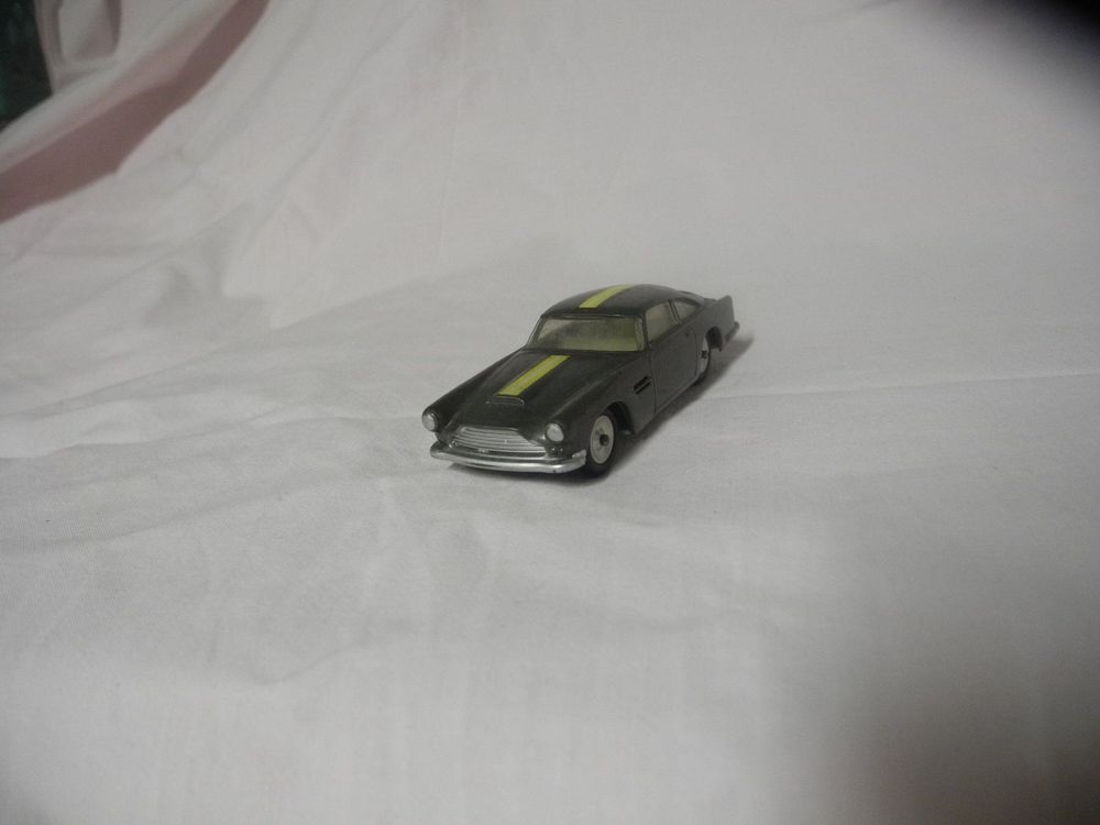 Solido Aston Martin DB4 N°111 – 1:43 – Made In France – Occasion