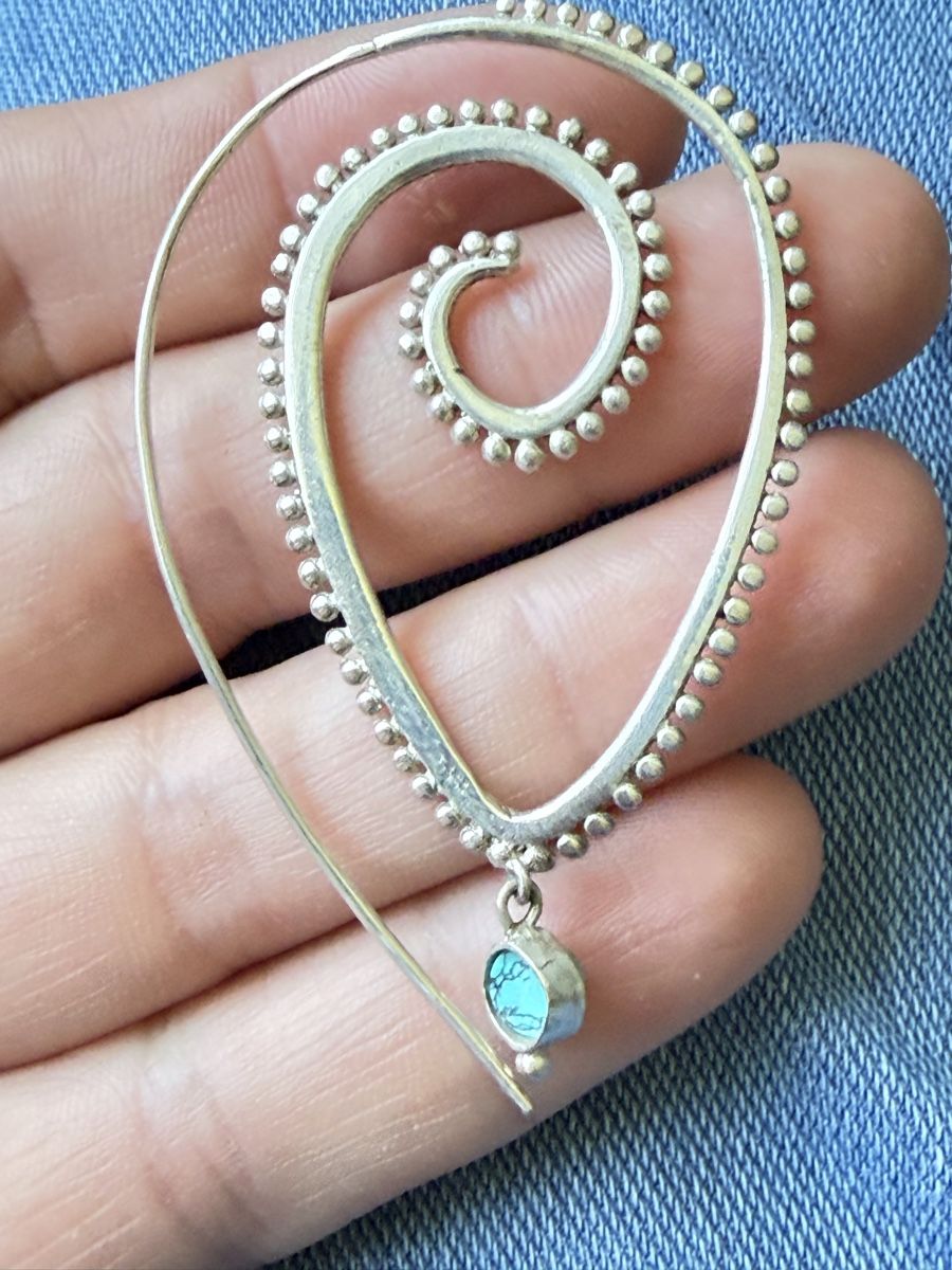 Orecchini pendenti & Orecchini a lobo: Boucles d’oreilles originales  – Usato da Le Noirmont venduto da Fanny_ 1