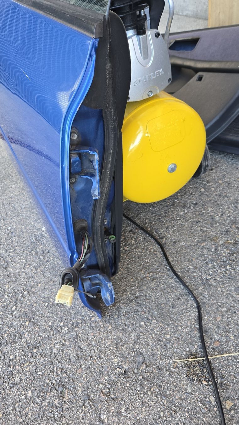 Tutti pezzi di ricambio auto: portes Subaru gt – Usato da Vilars NE venduto da kie_t26p 4