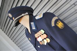 Uniform Set aus DDR Übergangszeit zu BGS Bahnpolizei 1990