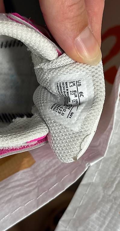 Chaussures garçon: Nike Schuhe 22 – D'occasion à Utzenstorf par lad_s52h 1