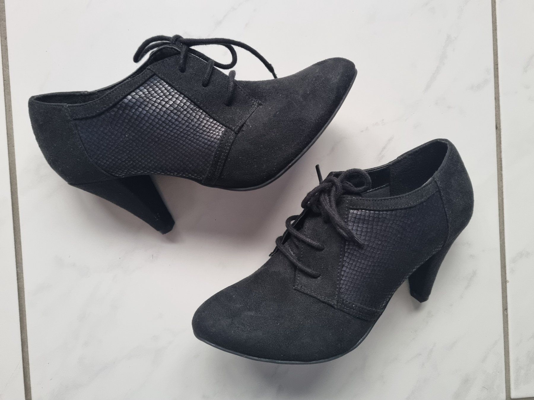 Scarpe da donna: Schöne Schnür Pumps – Nuovo (secondo la descrizione) da Nottwil venduto da Janny77 1
