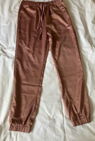 Pantalon soyeux rose poudré, taille 38- Look d'été chic!