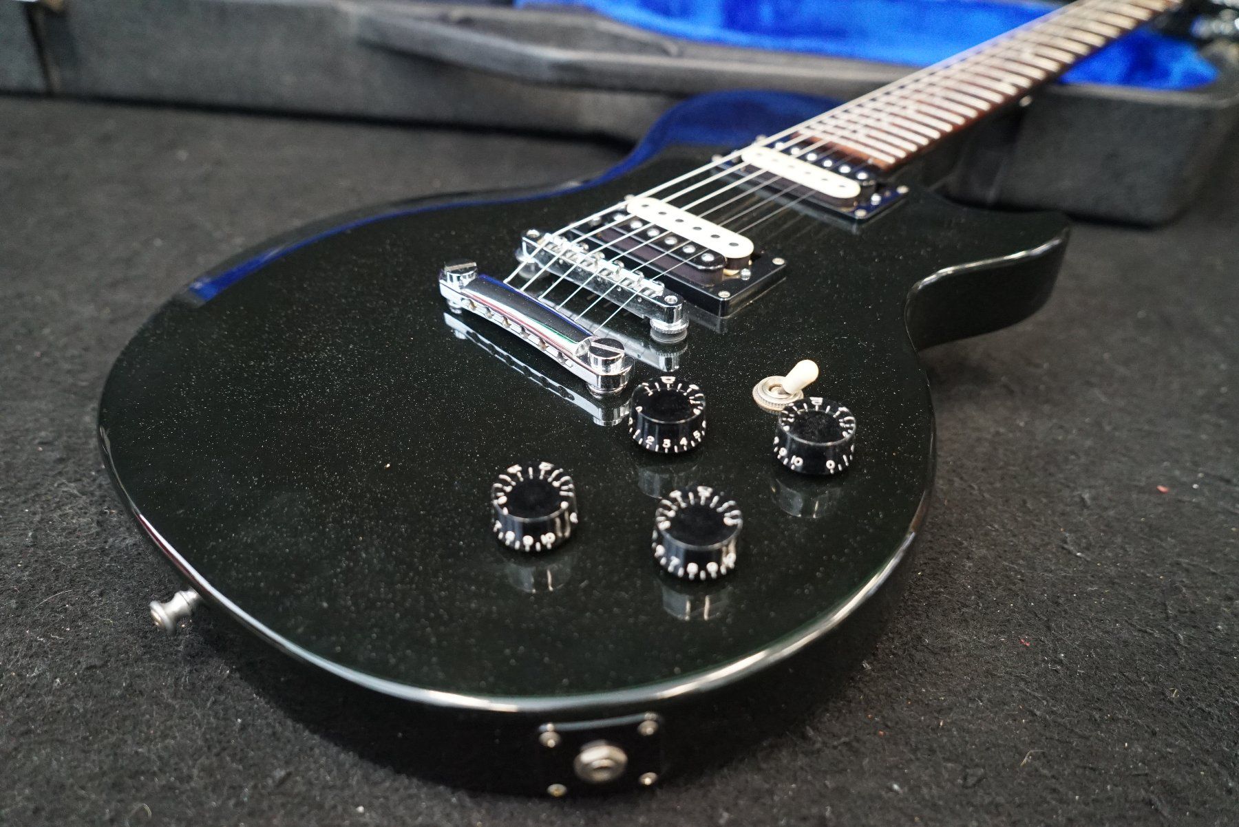 Strumenti musicali: Gibson Invader 80s inklusive original Gibsonkoffer – Usato da Ortschwaben venduto da Musictrade 2
