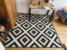 Stilvoller IKEA Teppich LAPPLJUNG RUTA