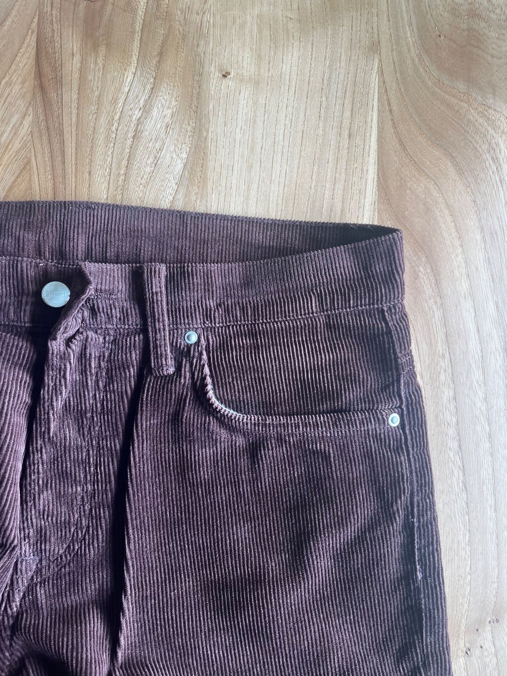 Carhartt Pantaloni: Carhartt Cordhose – Usato da Chur venduto da lea_qg88 1