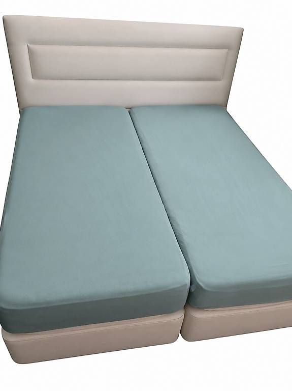 Lits: Boxspring Unterbett mit Kopfteil – D'occasion à Hägendorf par Miss_Kaktus