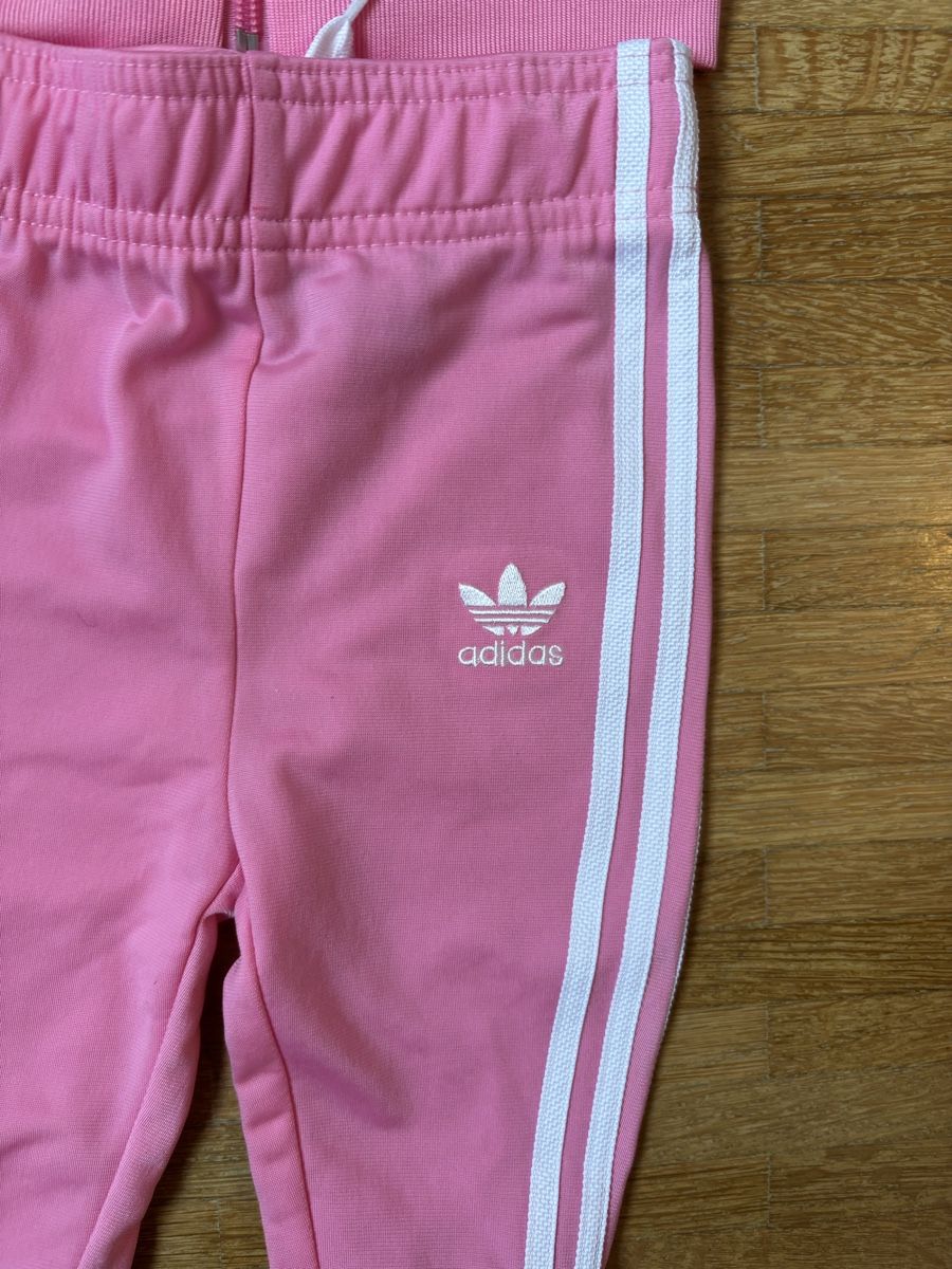 Adidas Lotti & Set di vestiti: Adidas superstar ensemble bébé rose, 6-9 mois – Nuovo (secondo la descrizione) da La Chaux-de-Fonds venduto da Elora237 1