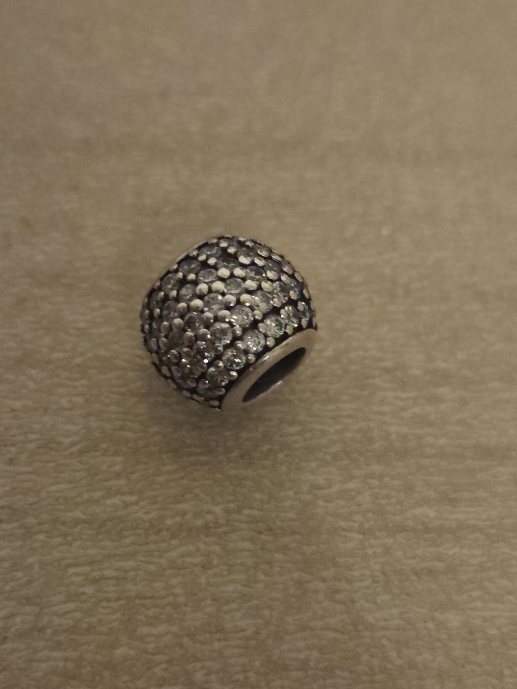 Pandora Pendentifs: Funkelnder Pandora Charm – D'occasion à Bonstetten par Paris_18
