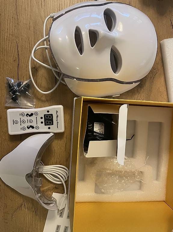 Protezione per viso e udito: Maschera Led per il viso, collo e Décolleté  – Usato da Mendrisio venduto da mar_ws8b 2