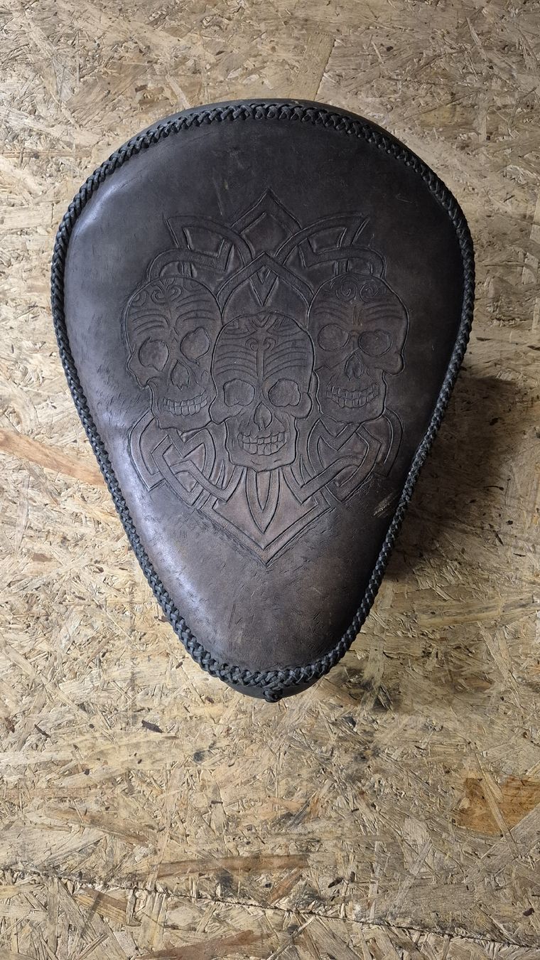Harley-Davidson Alle Motorradersatzteile: Harley Davidson Sattel – Gebraucht aus Thun von HZDZ_RAGETO 1