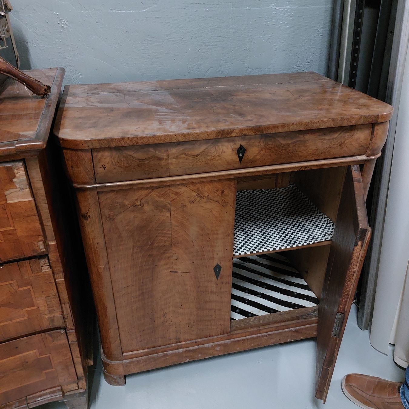 Cassettiere: Kommode Nussbaum ca 1900 – Usato da Freienbach venduto da Stuagert 1