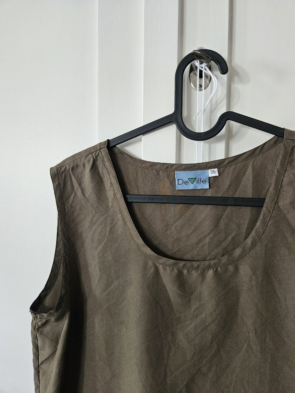 Top: Vintage 100% Pure Seide, Seidentop olive DeVille – Usato da Zürich venduto da Mme.Sora 1