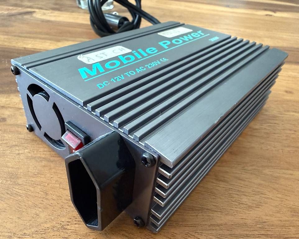 Wechselrichter: Wechselrichter 12V/230V, 300Watt – Gebraucht aus Hägendorf von AdlerTom