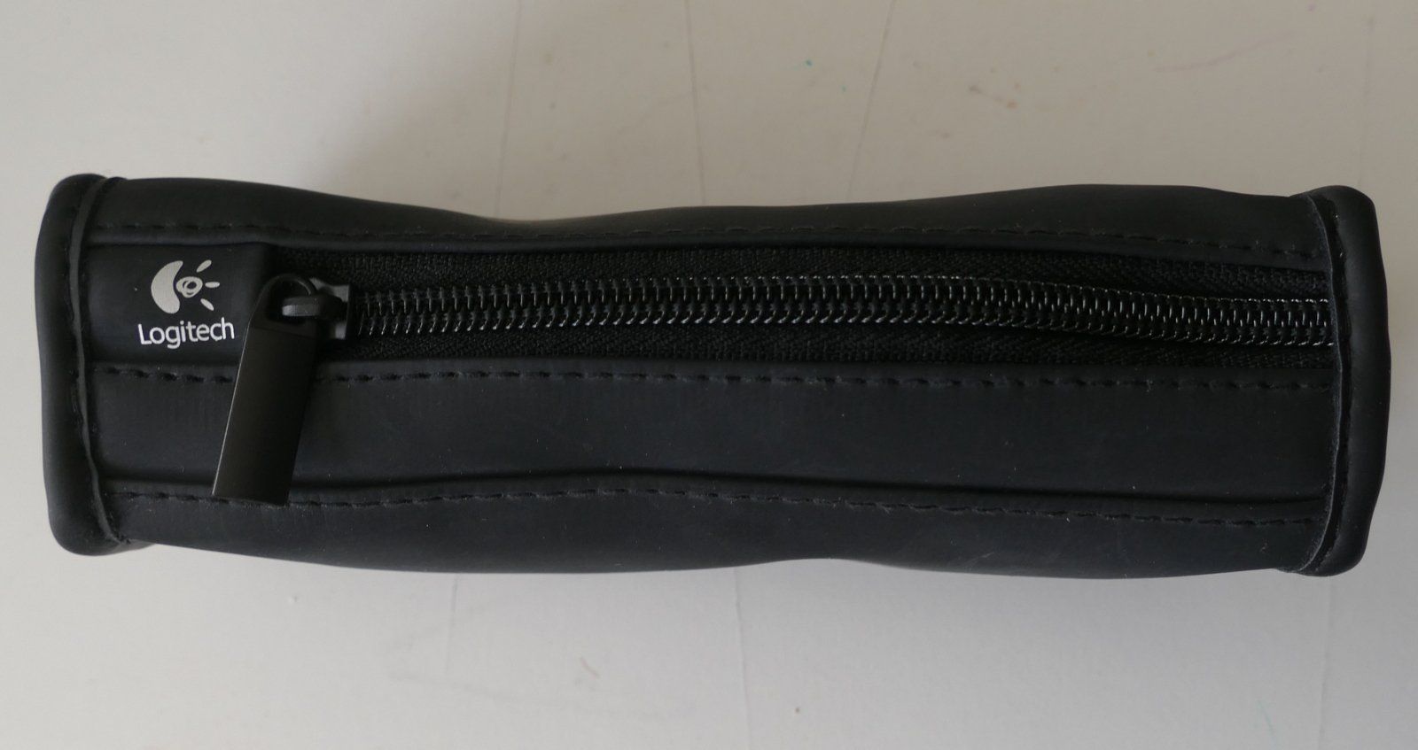 Caricabatterie: Logitech Ladegerät mit Kabel und USB-Empfänger – Nuovo (secondo la descrizione) da Dietlikon venduto da kes_j6d7 3