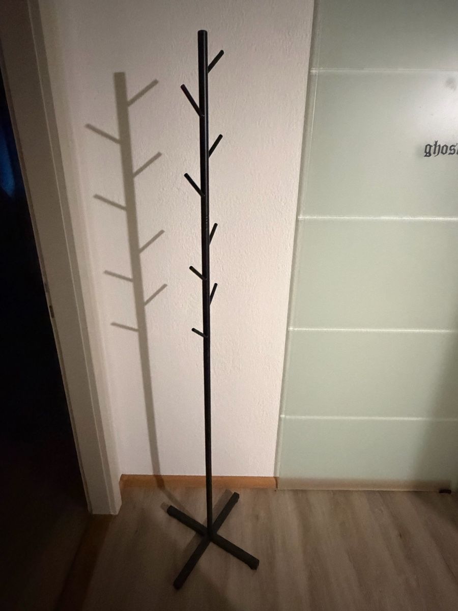 Schränke: Gratis Kleiderstange wie neu – Neu (gemäss Beschreibung) aus Therwil von mandy.dietrich.sue