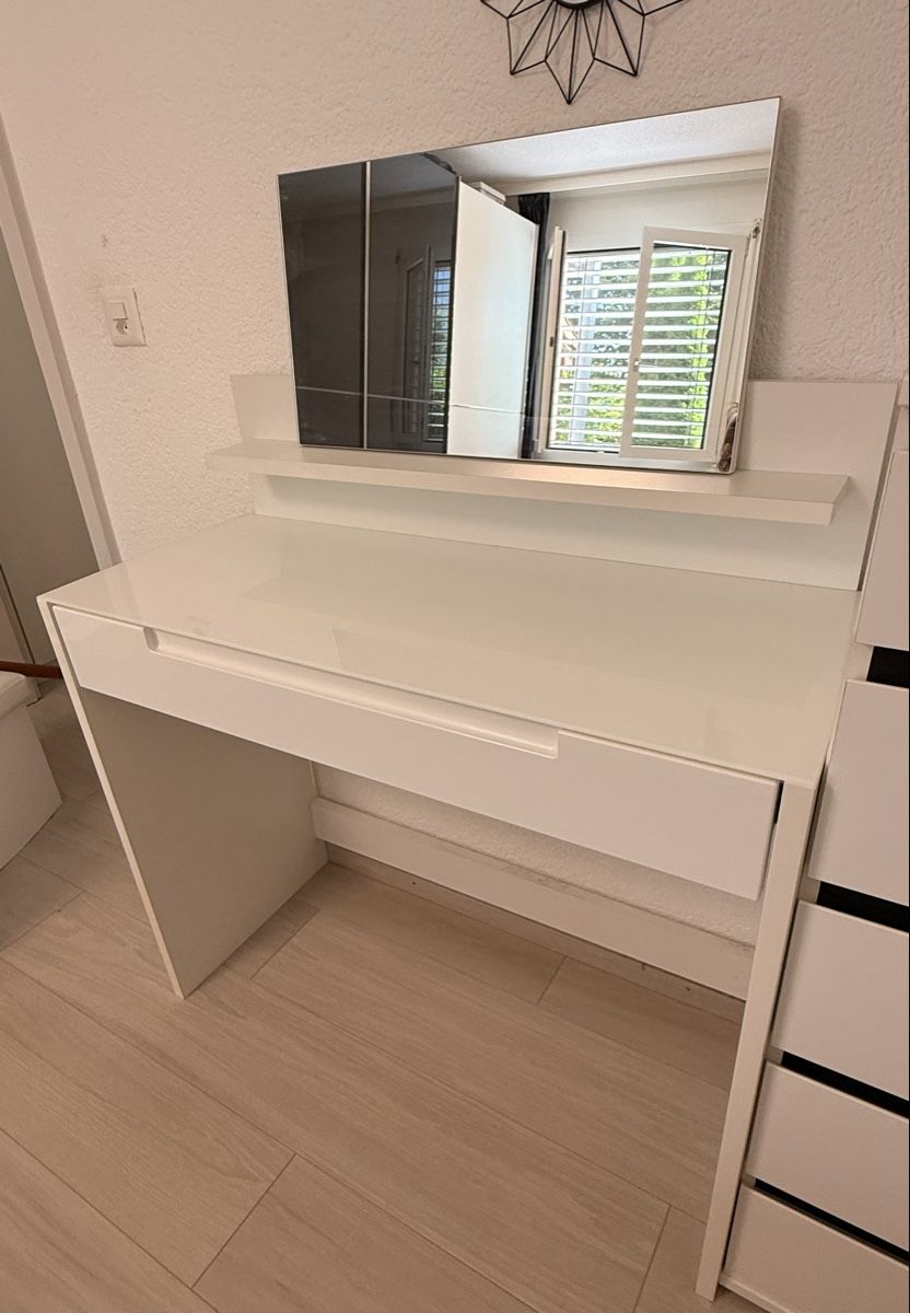 Tavoli da trucco: Coiffeuse blanche avec miroir – Usato da Murten venduto da AylaSss 5