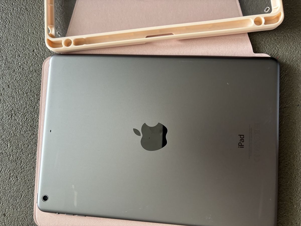 Apple Tablet PC: Apple iPad A1474 + coque – Usato da Martigny venduto da lovejess 4