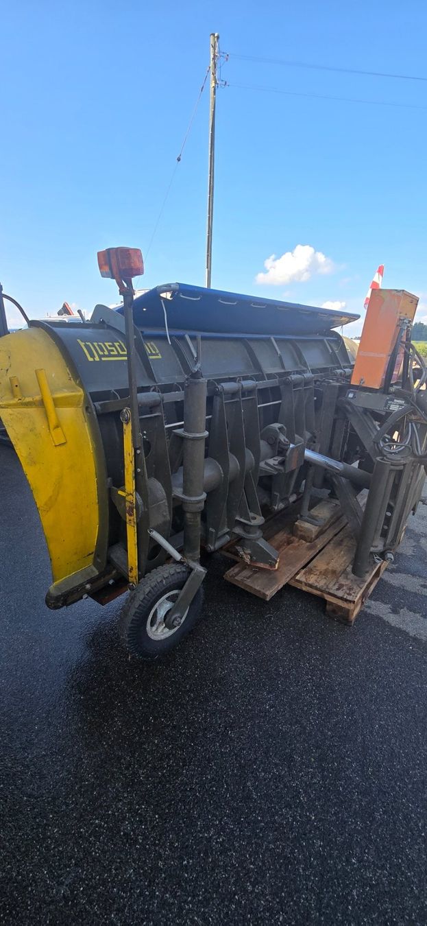 Sgombero neve: Schneepflug Boschung GRD MF 7 – Usato da Cham venduto da WB2223 2