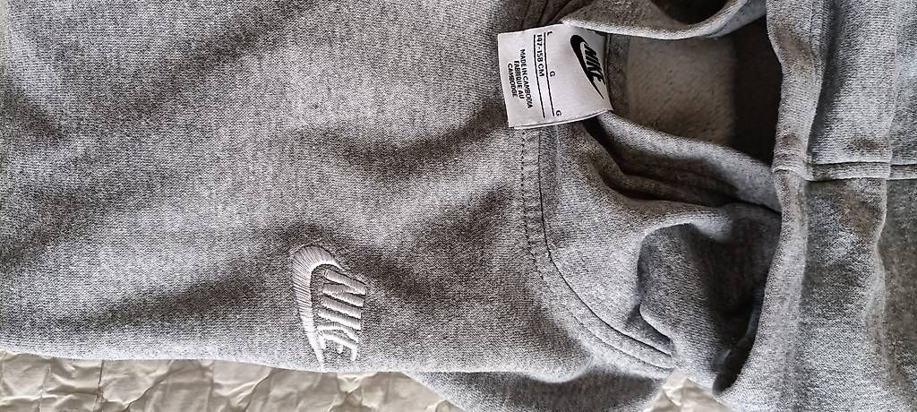 Pulls & Sweat-shirts: Sweatshirt taille 147-158 – D'occasion à Genève par asteroide01 2
