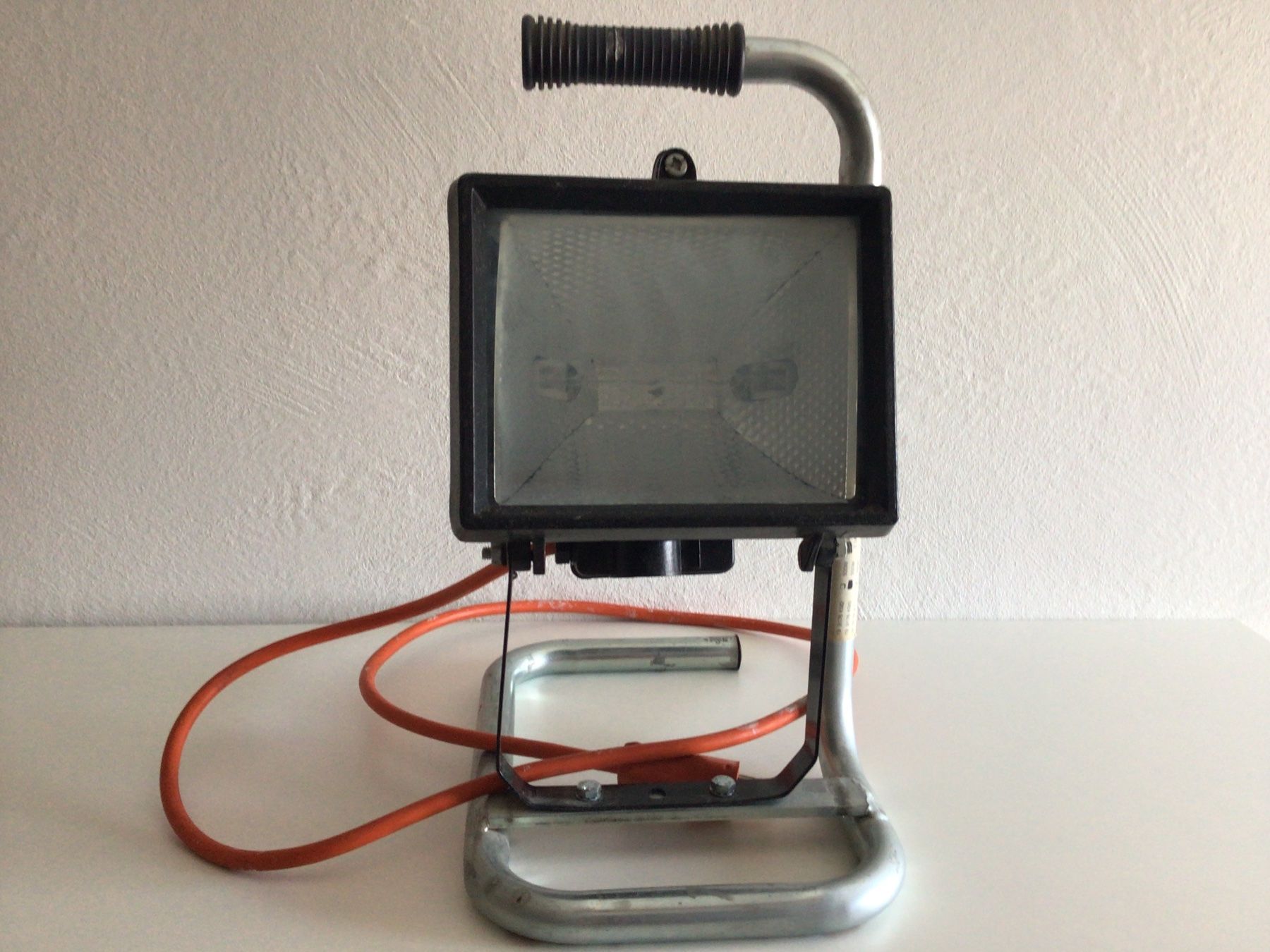 Lampade: 2 x Baustellenstrahler – Usato da Benken SG venduto da Hagli76 3