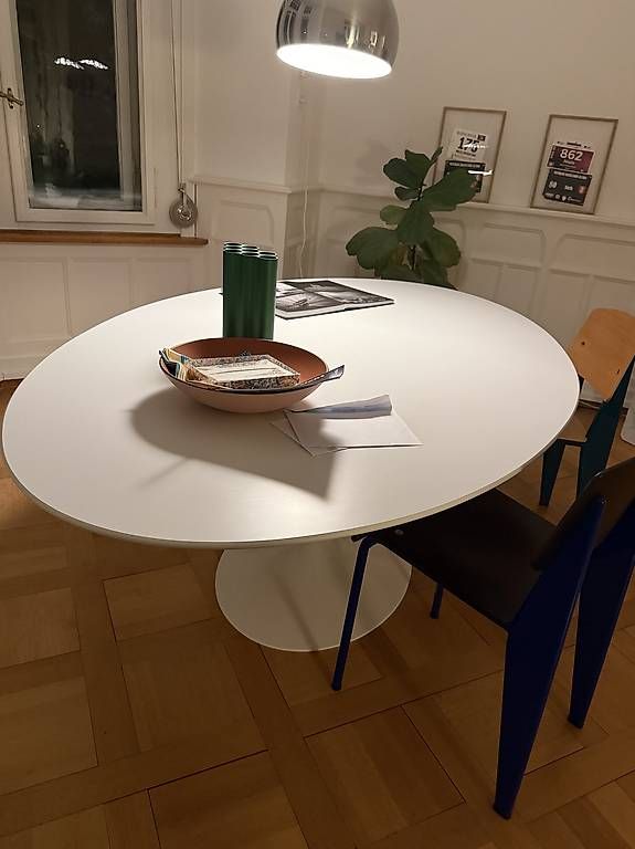 Tavoli: Knoll Saarinen Tulip Table  oval, ca. 2 m, weiss – Usato da Zürich venduto da nielssi 1