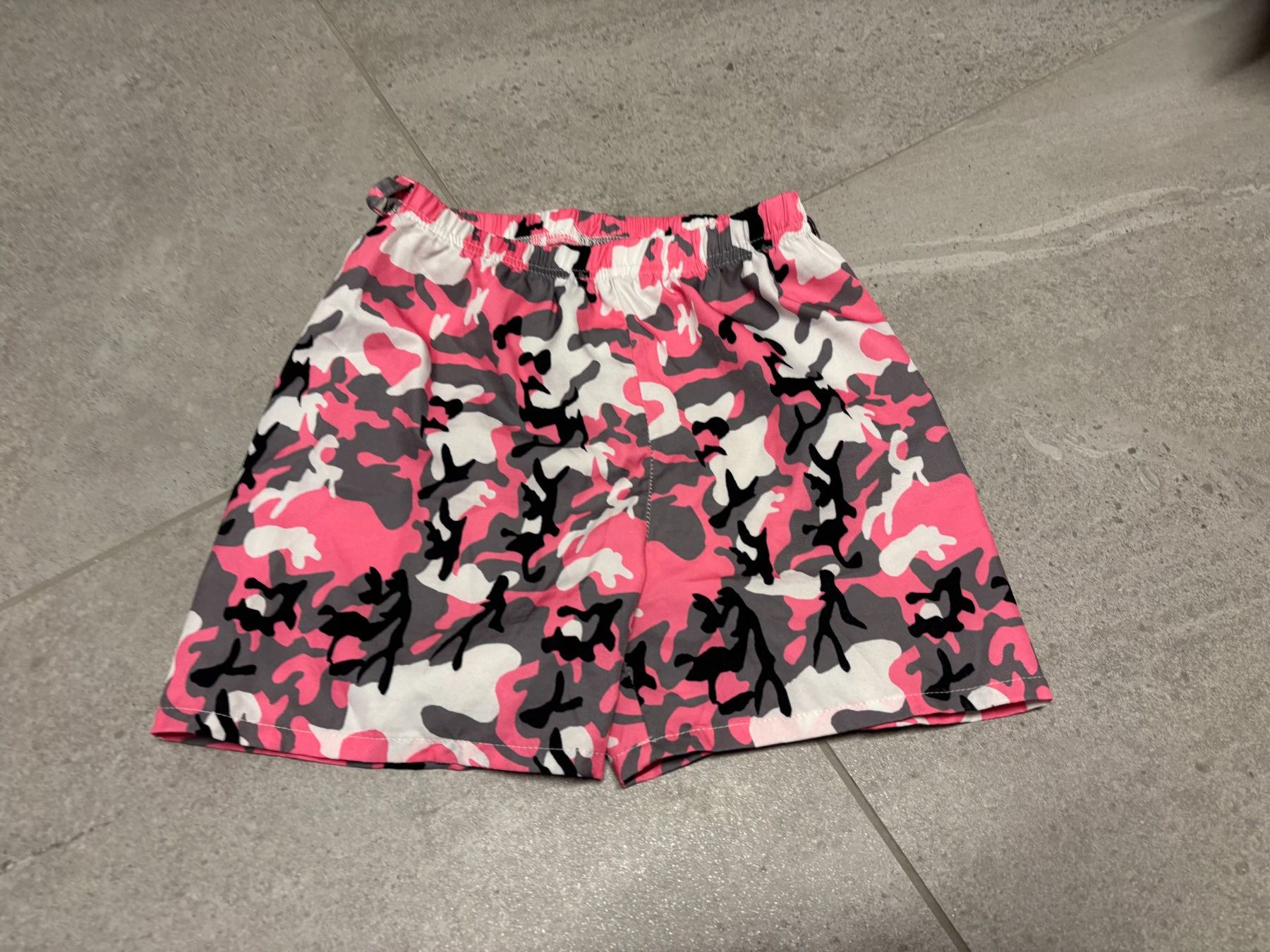 Pantaloni: Shorts fille taille 140 – Usato da Salvenach venduto da gwenwywar
