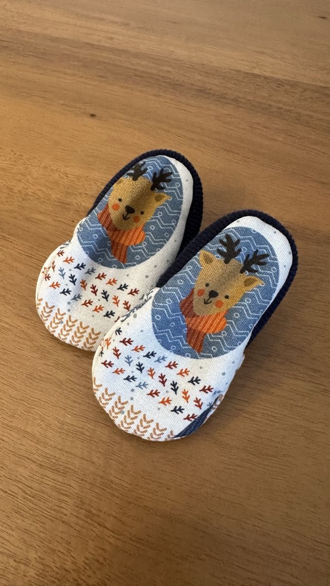 Schuhe für Jungen: Chaussons bébé 0-3 mois – Neu (gemäss Beschreibung) aus La Tour-de-Peilz von ame_z5fv 1