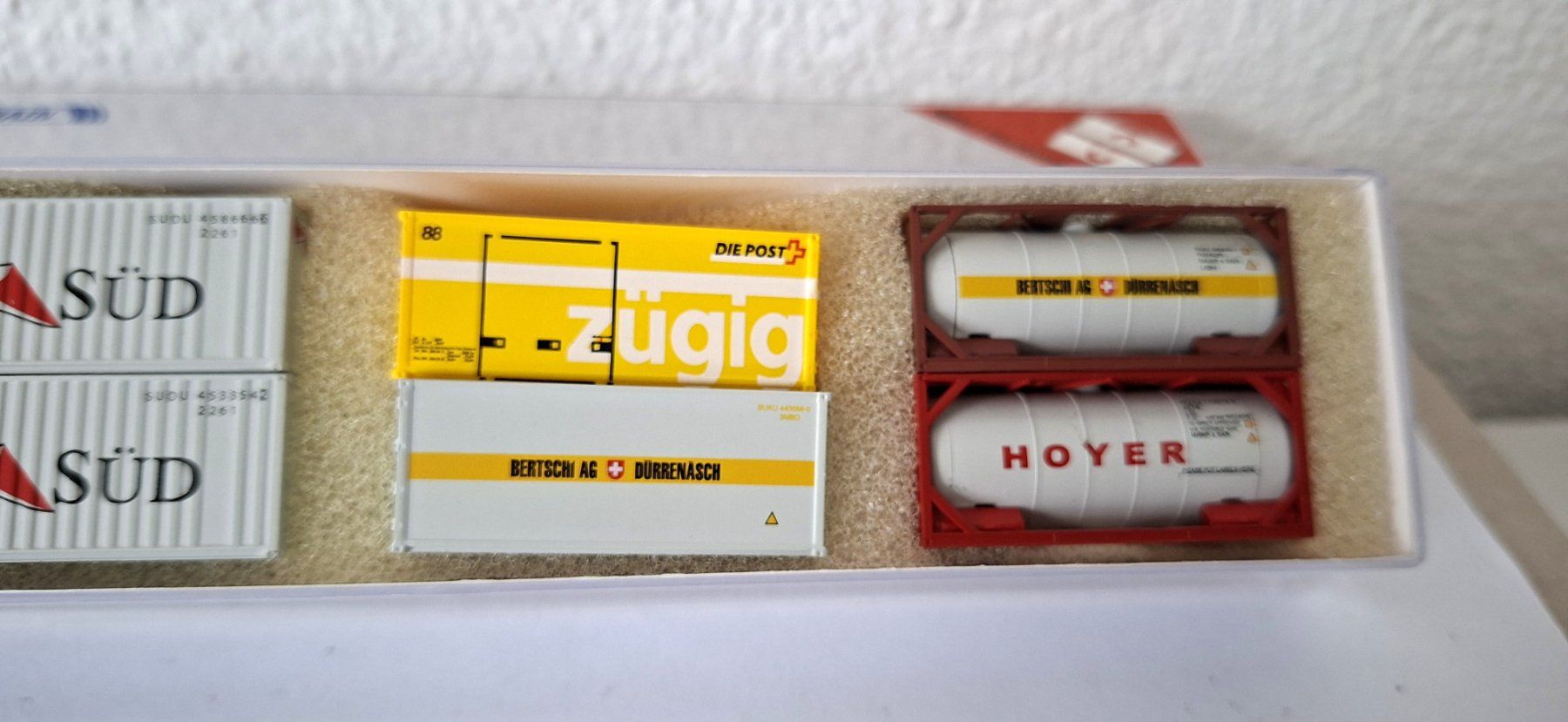 Hobbytrain Modelleisenbahnen: Hobbytrain 6 teiliges Container Set – Neu und originalverpackt aus Biberist von N.Spur.Bahner 1