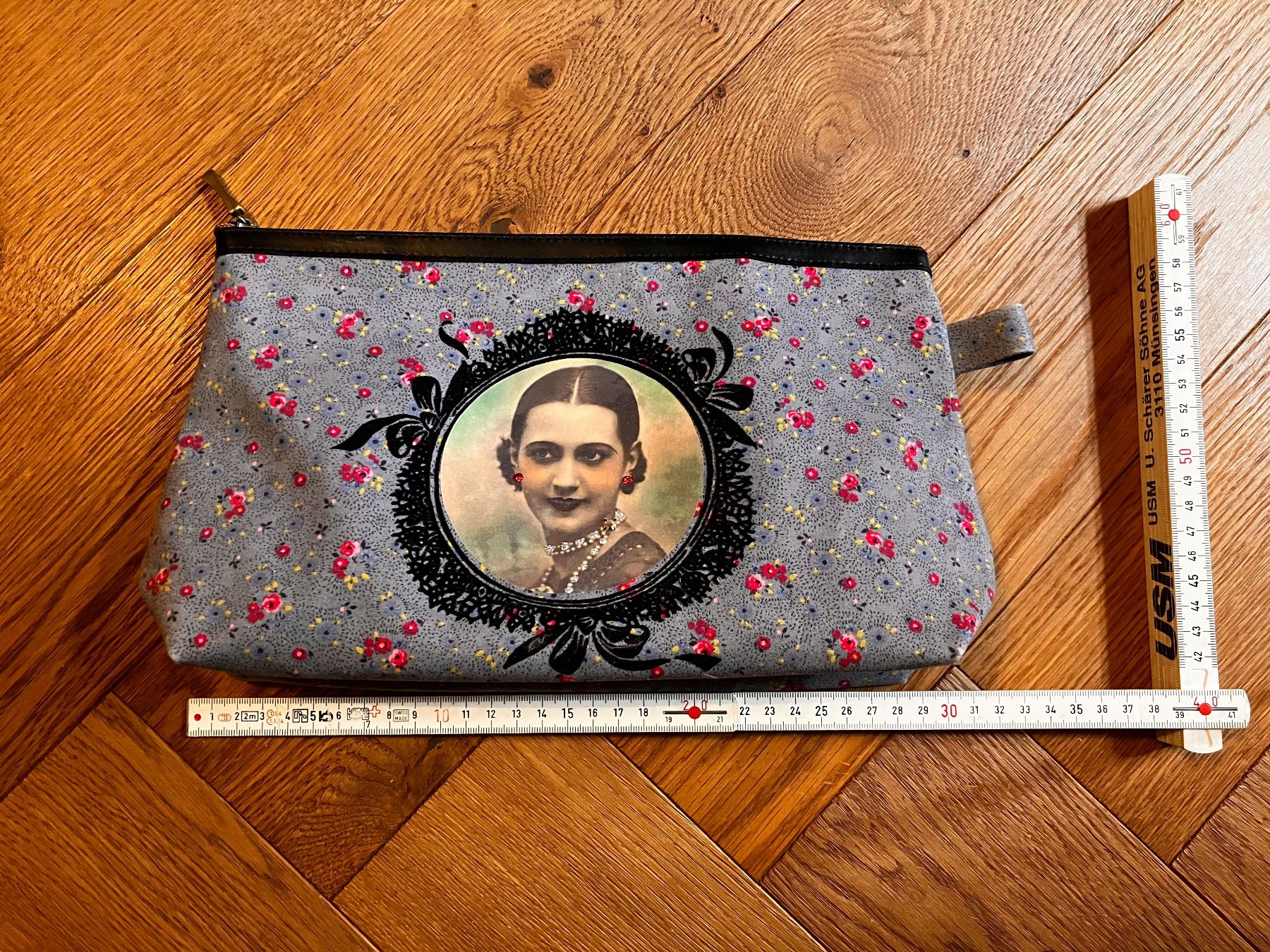 Custodie per cosmetici: Necessaire / Kulturbeutel – Usato da Bern venduto da Mawe0205 5