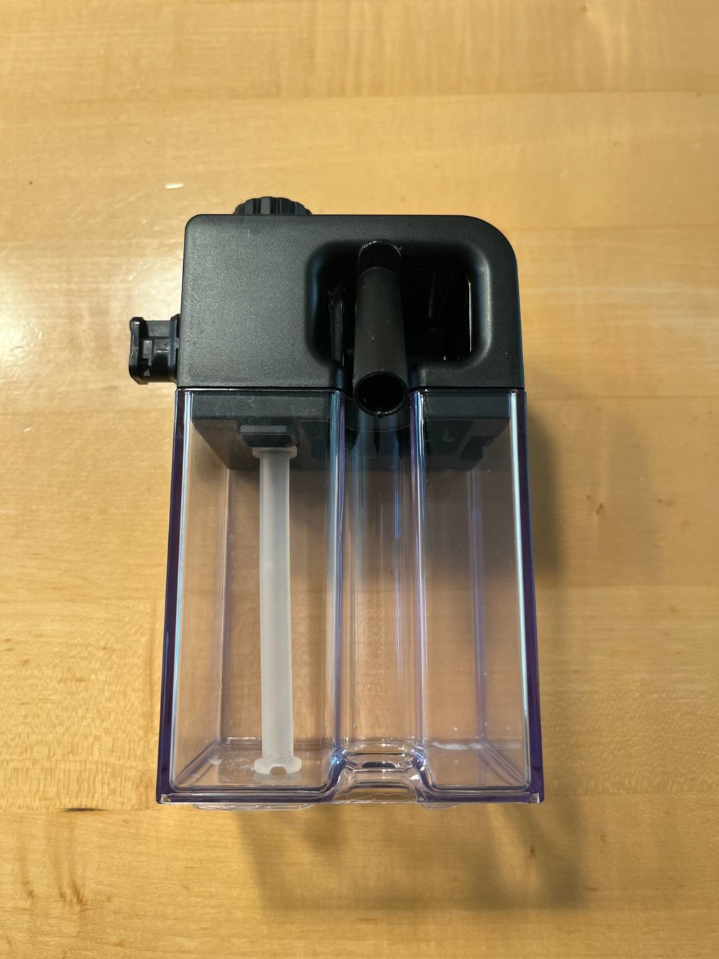 Nespresso Kaffeemaschinen & Espressomaschinen: Nespresse Delonghi Latissima Touch Milchtank/Milchschäumer – Gebraucht aus Binningen von burger1985
