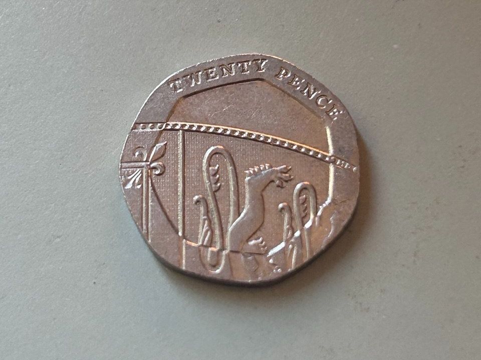 Tutti le monete: 20 pence britannici 2013 – Usato da Giubiasco venduto da LorisVale