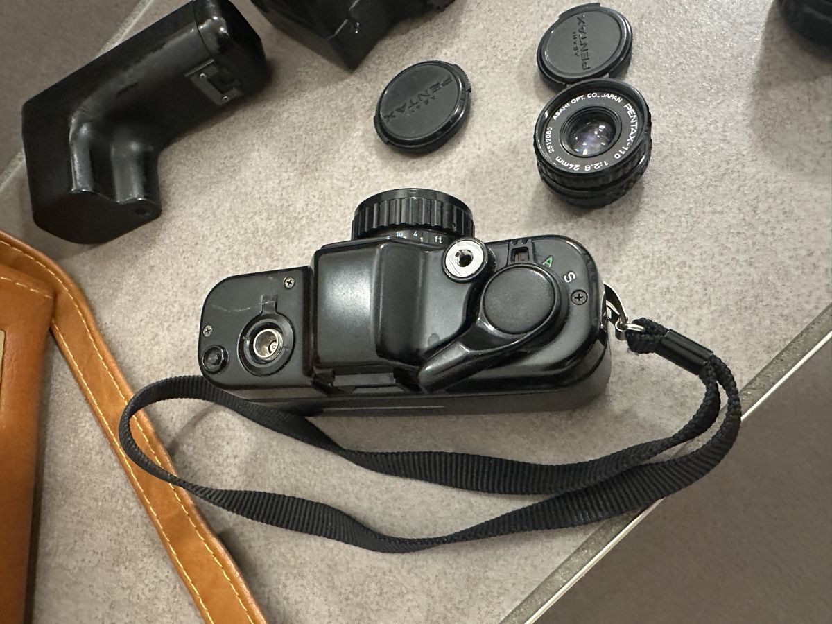 Pentax Fotocamera: Pentax Auto 110 Super Kamera Set mit 3 Linsen und Blitz! – Usato da Ebikon venduto da Gaenggeliwaar 4